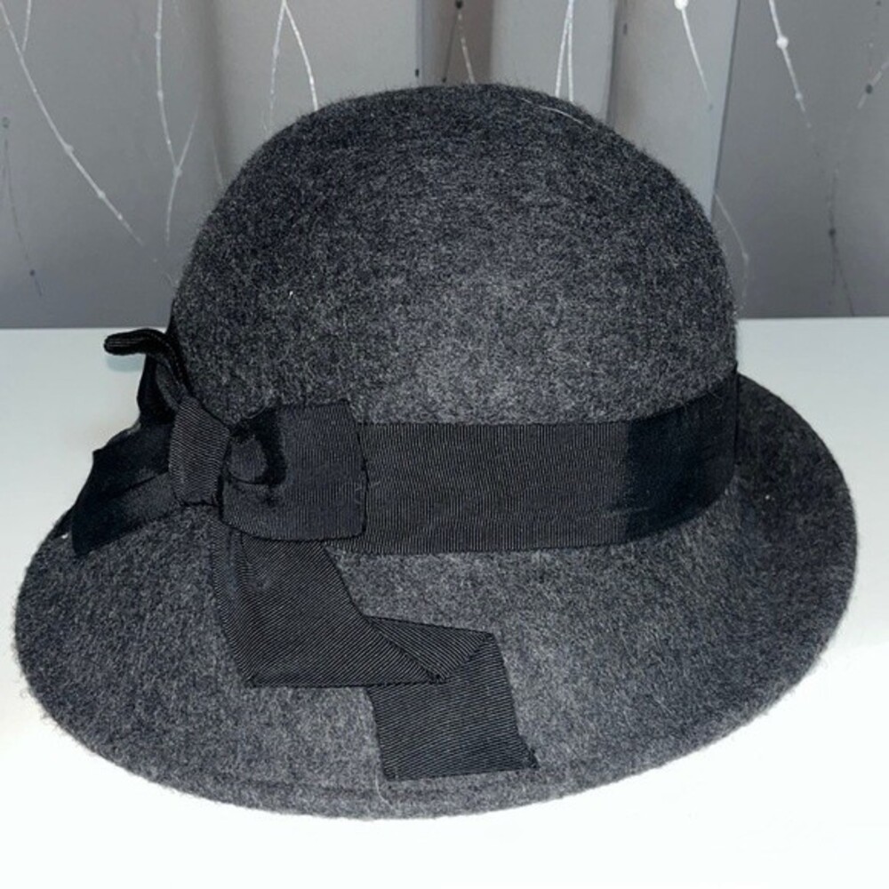 Elegant Vintage style grey/black hat